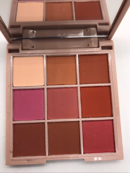 Eyeshadow Matte 9 platte for all events colors.